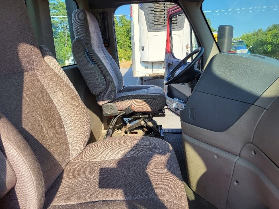 Day Cab Tractor-Heavy Duty Tractors-Freightliner-2019-Cascadia 12564ST-Londonderry-NH-445,089\n\t\tmiles-$ 36,250 - Image 14