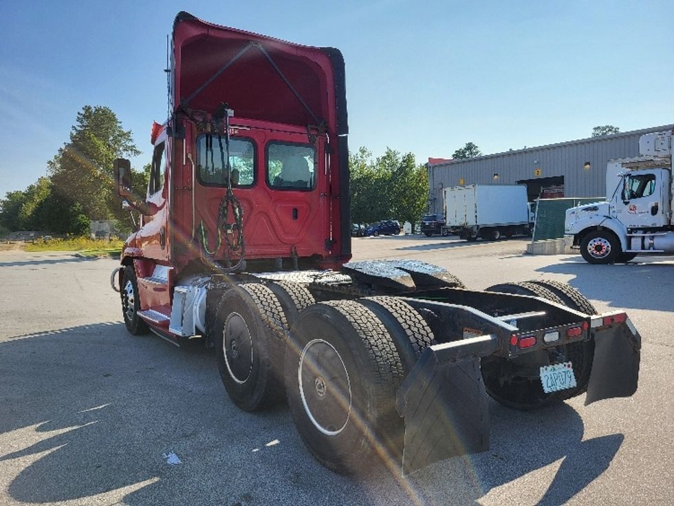 Day Cab Tractor-Heavy Duty Tractors-Freightliner-2019-Cascadia 12564ST-Londonderry-NH-445,089\n\t\tmiles-$ 36,250 - Image 5