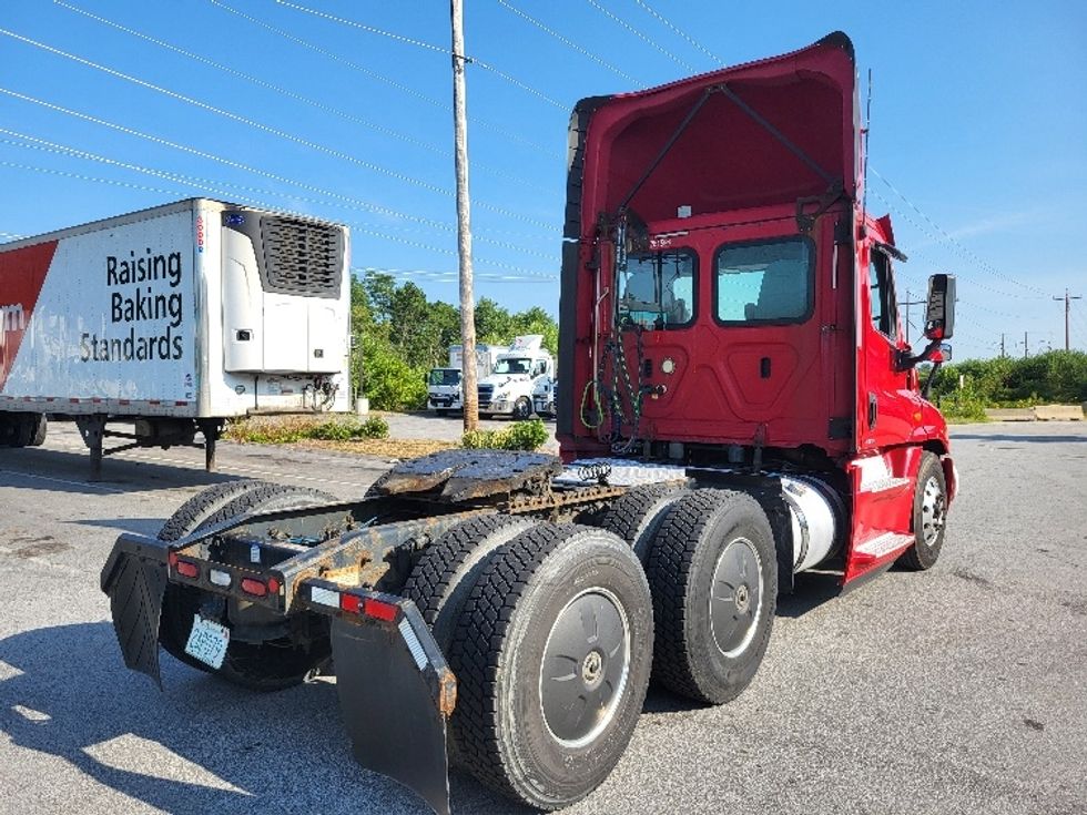 Day Cab Tractor-Heavy Duty Tractors-Freightliner-2019-Cascadia 12564ST-Londonderry-NH-445,089\n\t\tmiles-$ 36,250 - Image 7