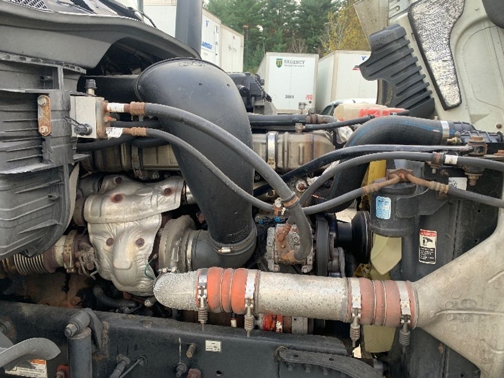 Day Cab Tractor-Heavy Duty Tractors-Freightliner-2019-Cascadia 12564ST-Londonderry-NH-500,000\n\t\tmiles-$ 27,750 - Image 15