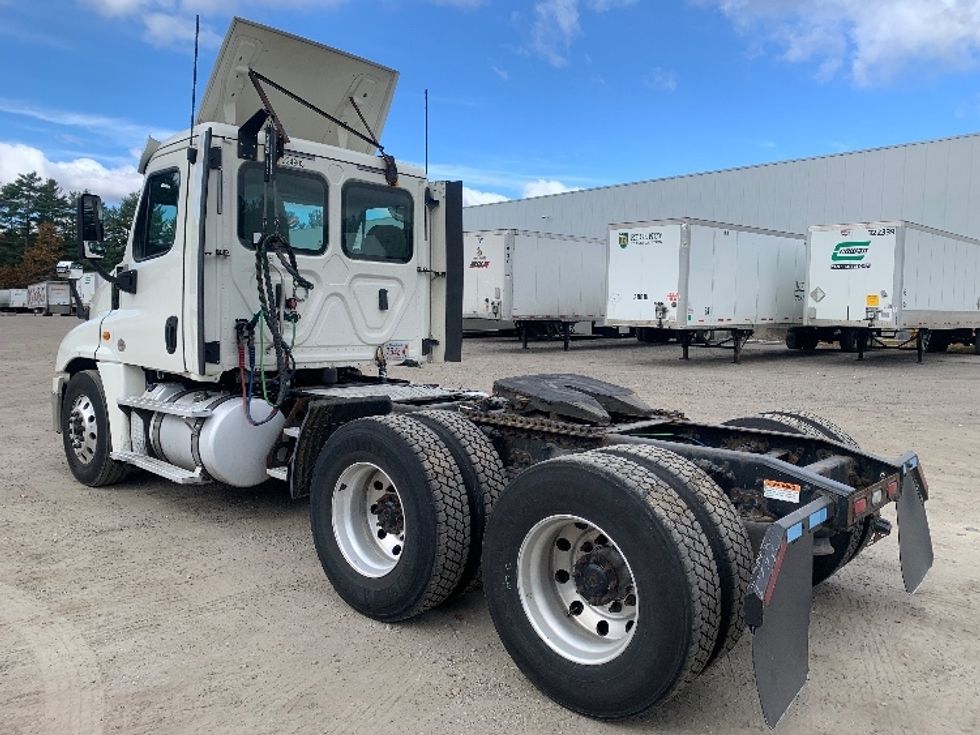 Day Cab Tractor-Heavy Duty Tractors-Freightliner-2019-Cascadia 12564ST-Londonderry-NH-500,000\n\t\tmiles-$ 27,750 - Image 5