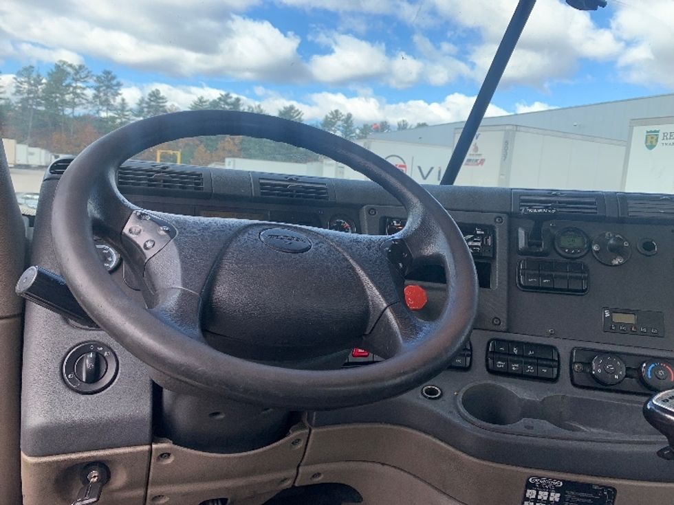 Day Cab Tractor-Heavy Duty Tractors-Freightliner-2019-Cascadia 12564ST-Londonderry-NH-505,719\n\t\tmiles-$ 27,250 - Image 11