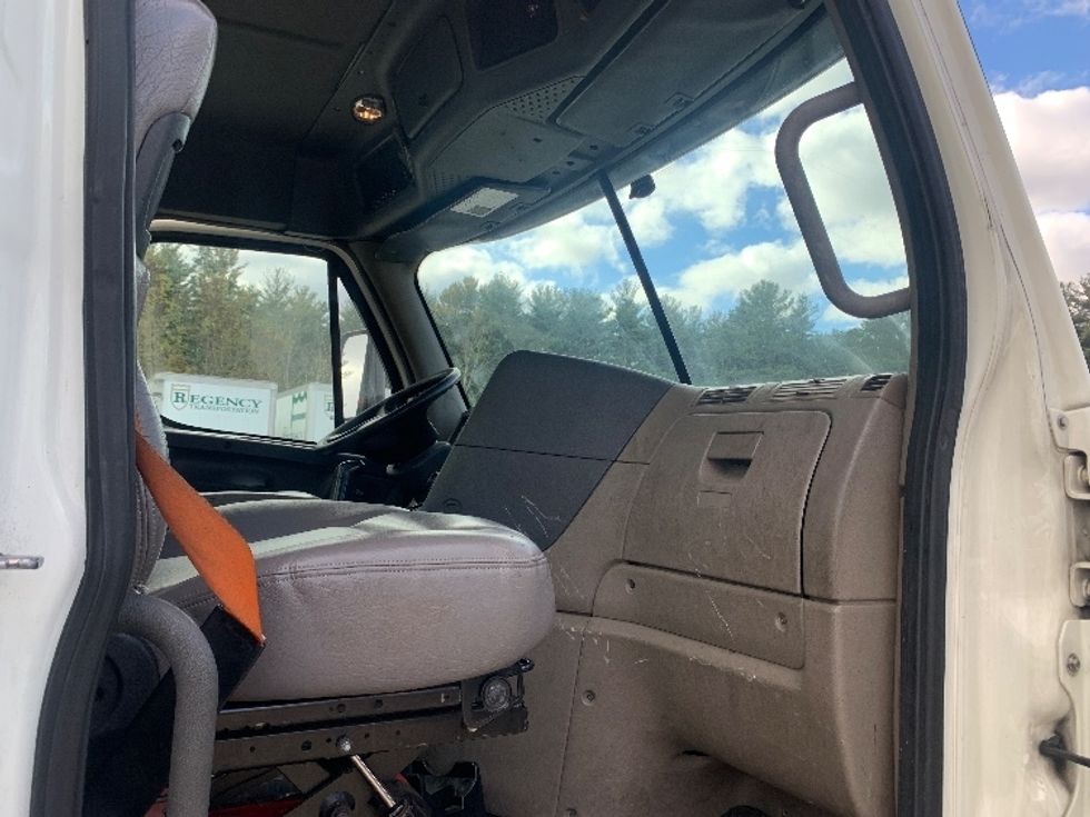 Day Cab Tractor-Heavy Duty Tractors-Freightliner-2019-Cascadia 12564ST-Londonderry-NH-505,719\n\t\tmiles-$ 27,250 - Image 12