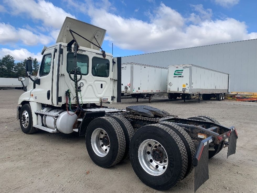 Day Cab Tractor-Heavy Duty Tractors-Freightliner-2019-Cascadia 12564ST-Londonderry-NH-505,719\n\t\tmiles-$ 27,250 - Image 5