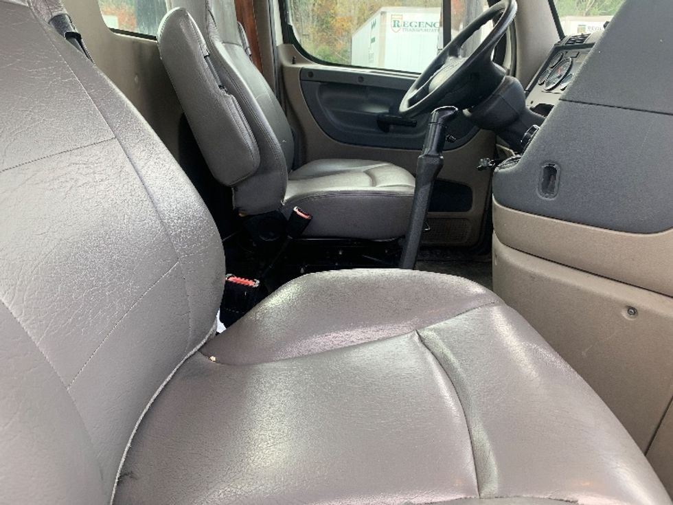 Day Cab Tractor-Heavy Duty Tractors-Freightliner-2019-Cascadia 12564ST-Londonderry-NH-520,276\n\t\tmiles-$ 26,250 - Image 14