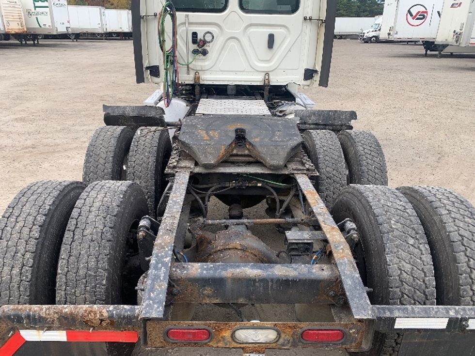 Day Cab Tractor-Heavy Duty Tractors-Freightliner-2019-Cascadia 12564ST-Londonderry-NH-520,276\n\t\tmiles-$ 26,250 - Image 6