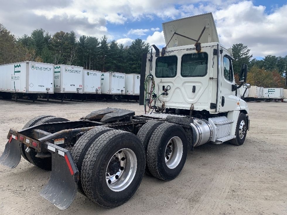 Day Cab Tractor-Heavy Duty Tractors-Freightliner-2019-Cascadia 12564ST-Londonderry-NH-520,276\n\t\tmiles-$ 26,250 - Image 7