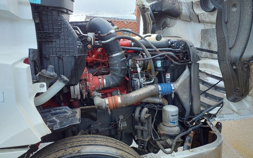 Day Cab Tractor-Heavy Duty Tractors-Freightliner-2019-Cascadia 12564ST-Londonderry-NH-542,101\n\t\tmiles-$ 33,000 - Image 15