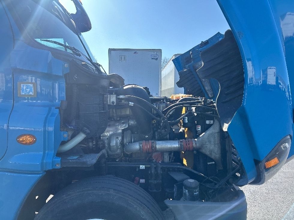 Day Cab Tractor-Heavy Duty Tractors-Freightliner-2019-Cascadia 12564ST-Louisville-KY-615,000\n\t\tmiles-$ 21,750 - Image 15