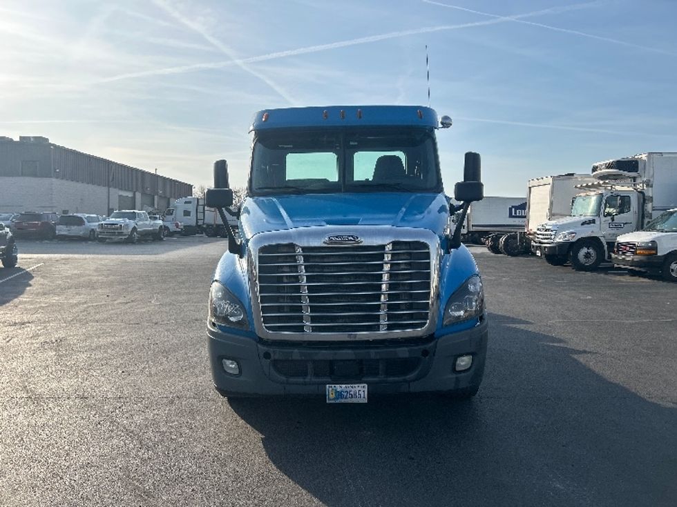 Day Cab Tractor-Heavy Duty Tractors-Freightliner-2019-Cascadia 12564ST-Louisville-KY-615,000\n\t\tmiles-$ 21,750 - Image 2