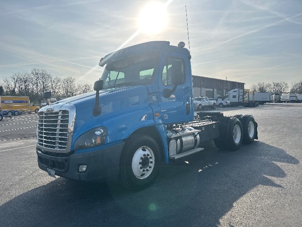 Day Cab Tractor-Heavy Duty Tractors-Freightliner-2019-Cascadia 12564ST-Louisville-KY-615,000\n\t\tmiles-$ 21,750 - Image 3
