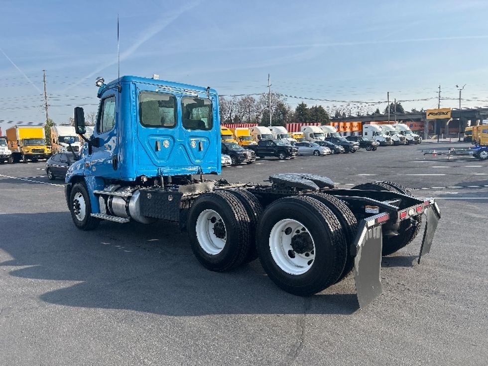 Day Cab Tractor-Heavy Duty Tractors-Freightliner-2019-Cascadia 12564ST-Louisville-KY-615,000\n\t\tmiles-$ 21,750 - Image 5