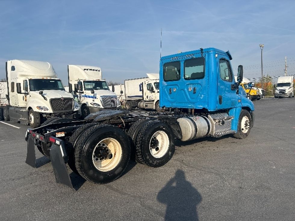 Day Cab Tractor-Heavy Duty Tractors-Freightliner-2019-Cascadia 12564ST-Louisville-KY-615,000\n\t\tmiles-$ 21,750 - Image 7