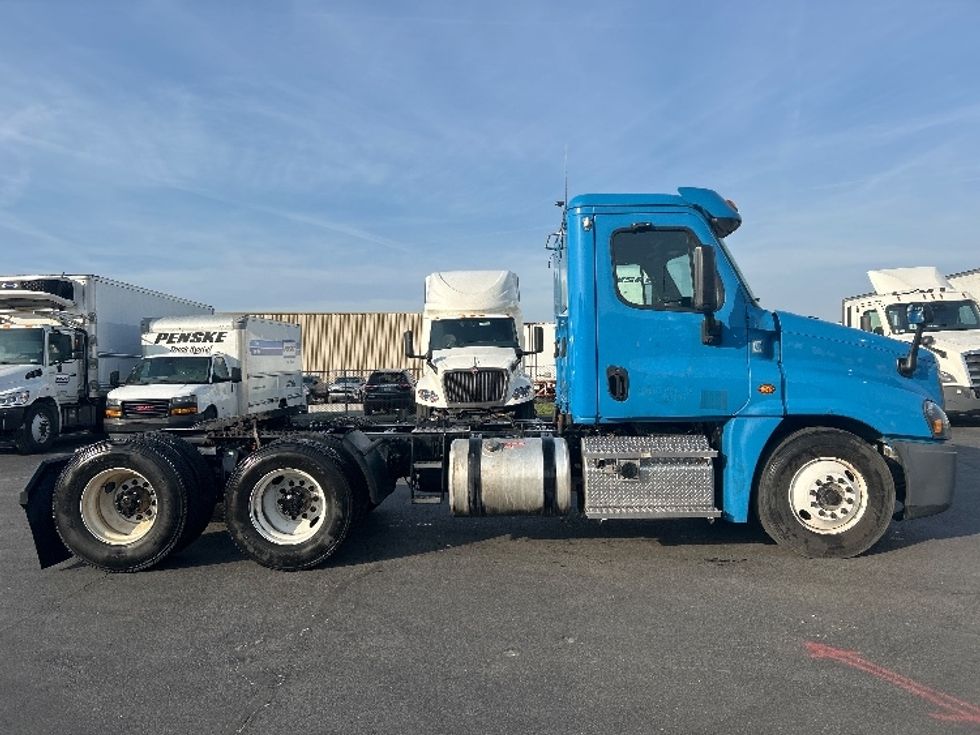 Day Cab Tractor-Heavy Duty Tractors-Freightliner-2019-Cascadia 12564ST-Louisville-KY-615,000\n\t\tmiles-$ 21,750 - Image 8