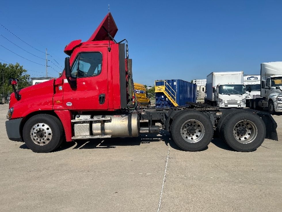 Day Cab Tractor-Heavy Duty Tractors-Freightliner-2019-Cascadia 12564ST-Louisville-KY-676,288\n\t\tmiles-$ 24,250 - Image 4