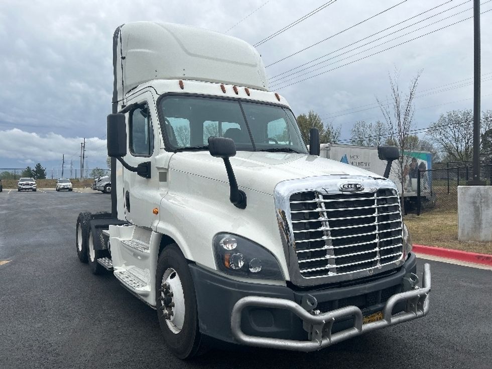 Day Cab Tractor-Heavy Duty Tractors-Freightliner-2019-Cascadia 12564ST-Lowell-AR-481,418\n\t\tmiles-$ 32,250 - Image 1