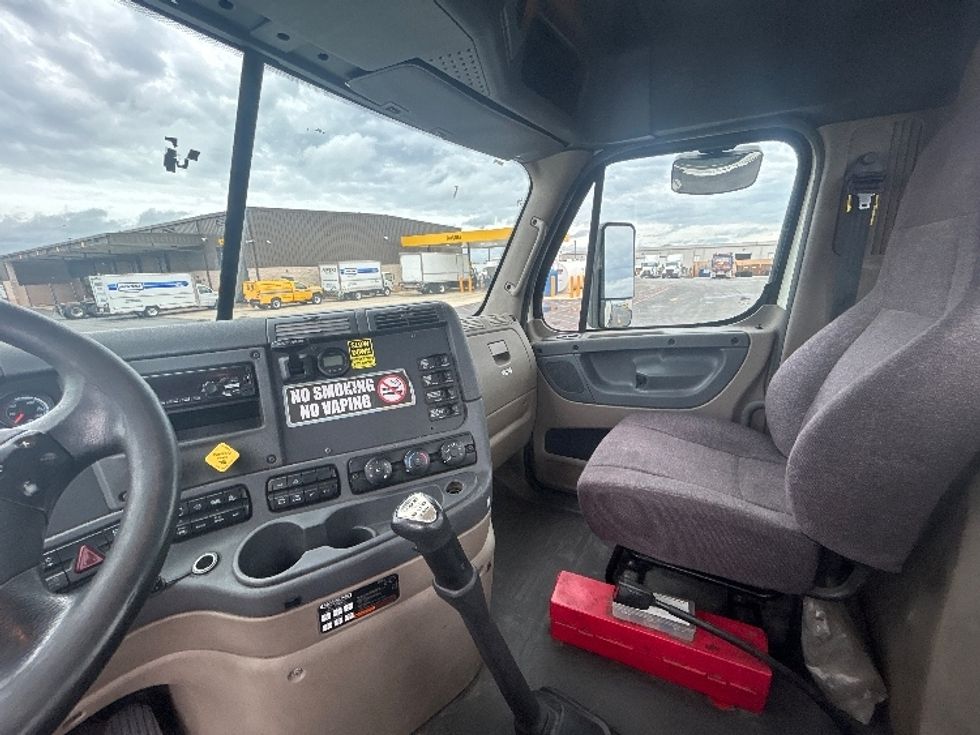 Day Cab Tractor-Heavy Duty Tractors-Freightliner-2019-Cascadia 12564ST-Lowell-AR-481,418\n\t\tmiles-$ 32,250 - Image 10