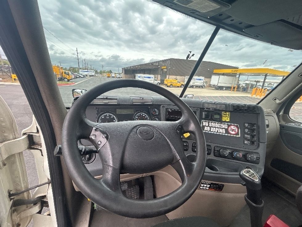 Day Cab Tractor-Heavy Duty Tractors-Freightliner-2019-Cascadia 12564ST-Lowell-AR-481,418\n\t\tmiles-$ 32,250 - Image 11