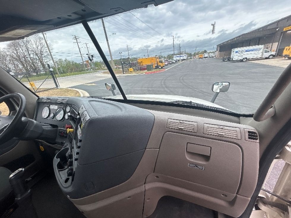 Day Cab Tractor-Heavy Duty Tractors-Freightliner-2019-Cascadia 12564ST-Lowell-AR-481,418\n\t\tmiles-$ 32,250 - Image 13