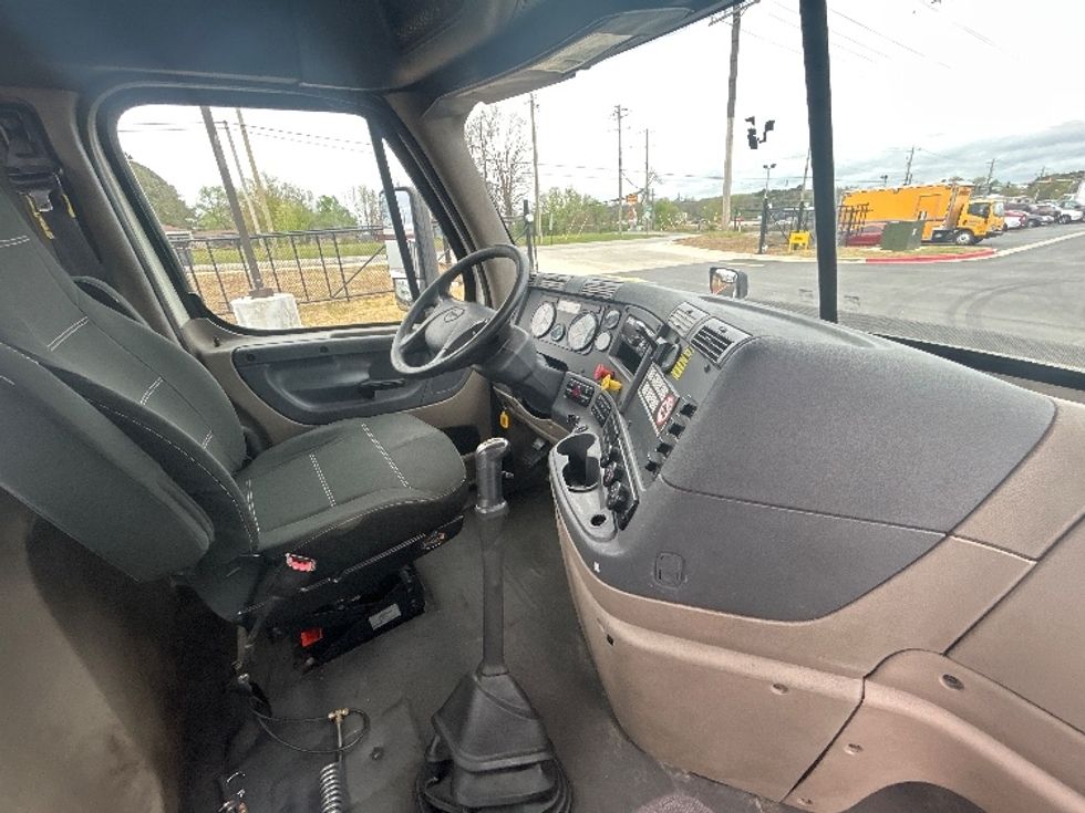 Day Cab Tractor-Heavy Duty Tractors-Freightliner-2019-Cascadia 12564ST-Lowell-AR-481,418\n\t\tmiles-$ 32,250 - Image 14
