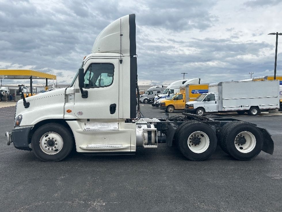 Day Cab Tractor-Heavy Duty Tractors-Freightliner-2019-Cascadia 12564ST-Lowell-AR-481,418\n\t\tmiles-$ 32,250 - Image 4