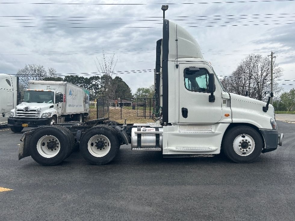 Day Cab Tractor-Heavy Duty Tractors-Freightliner-2019-Cascadia 12564ST-Lowell-AR-481,418\n\t\tmiles-$ 32,250 - Image 8
