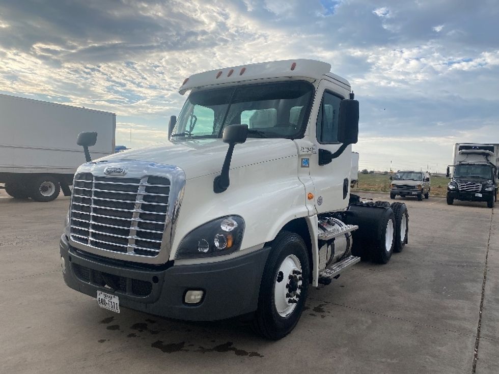 Day Cab Tractor-Heavy Duty Tractors-Freightliner-2019-Cascadia 12564ST-Lubbock-TX-294,309\n\t\tmiles-$ 43,750 - Image 1