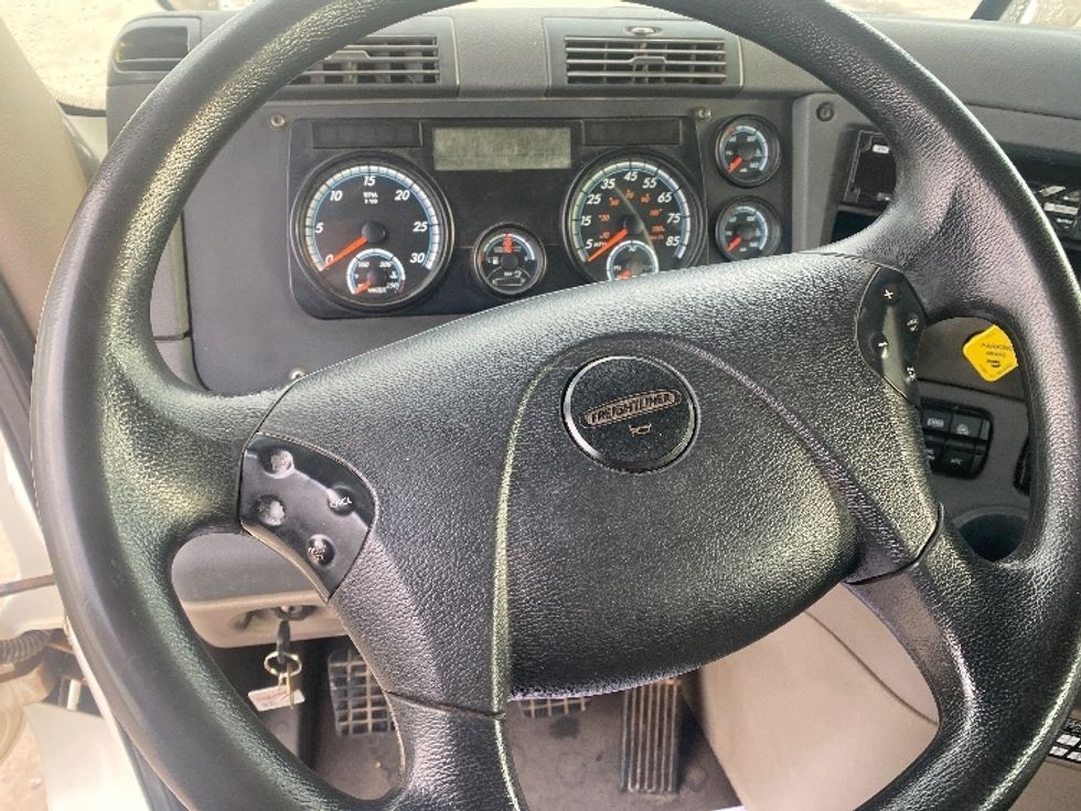 Day Cab Tractor-Heavy Duty Tractors-Freightliner-2019-Cascadia 12564ST-Lubbock-TX-294,309\n\t\tmiles-$ 43,750 - Image 11