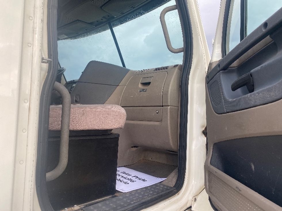 Day Cab Tractor-Heavy Duty Tractors-Freightliner-2019-Cascadia 12564ST-Lubbock-TX-294,309\n\t\tmiles-$ 43,750 - Image 12