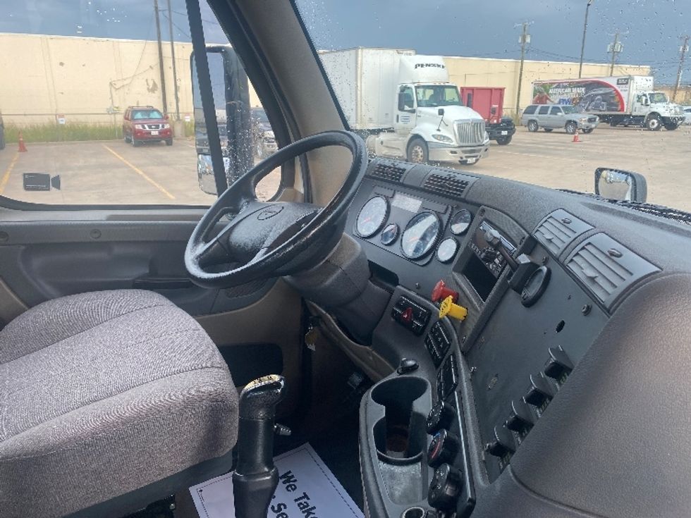 Day Cab Tractor-Heavy Duty Tractors-Freightliner-2019-Cascadia 12564ST-Lubbock-TX-294,309\n\t\tmiles-$ 43,750 - Image 14