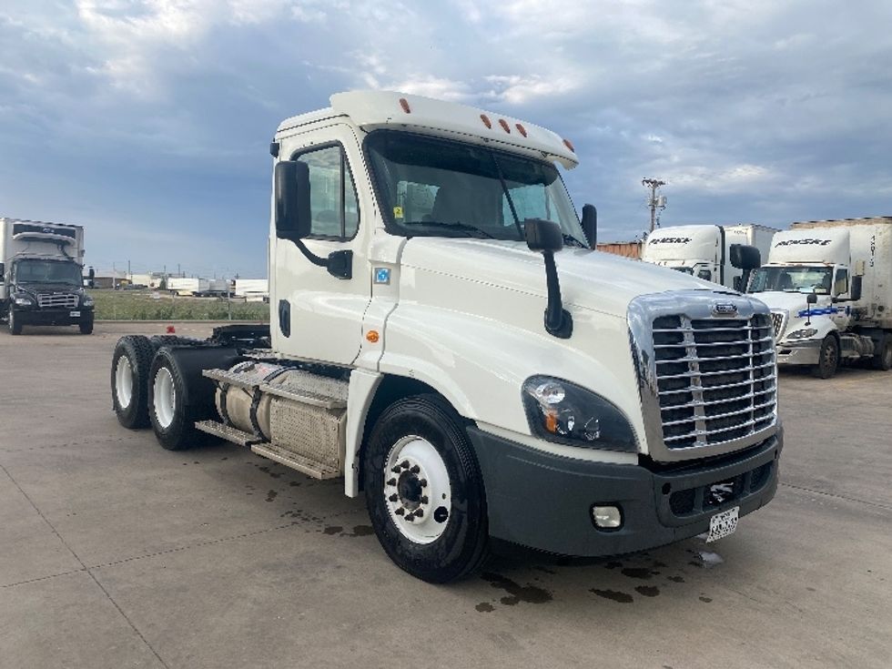 Day Cab Tractor-Heavy Duty Tractors-Freightliner-2019-Cascadia 12564ST-Lubbock-TX-294,309\n\t\tmiles-$ 43,750 - Image 3