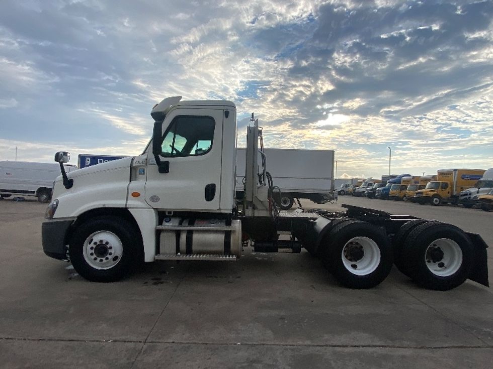 Day Cab Tractor-Heavy Duty Tractors-Freightliner-2019-Cascadia 12564ST-Lubbock-TX-294,309\n\t\tmiles-$ 43,750 - Image 4