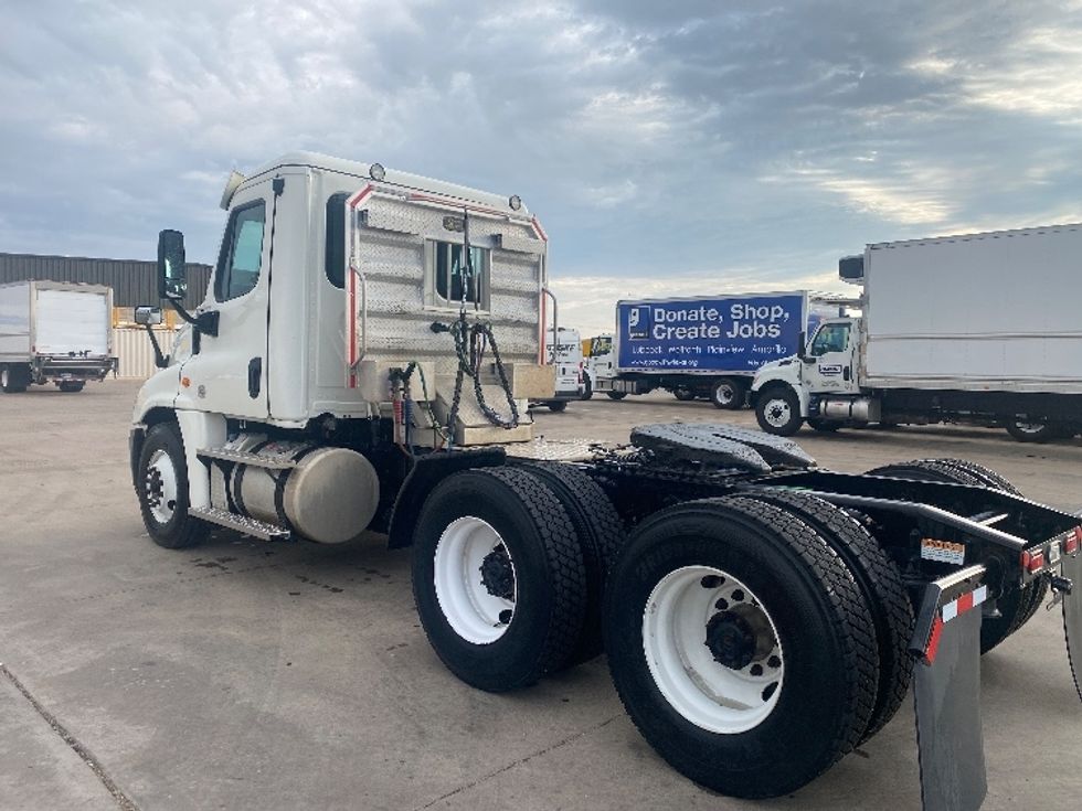 Day Cab Tractor-Heavy Duty Tractors-Freightliner-2019-Cascadia 12564ST-Lubbock-TX-294,309\n\t\tmiles-$ 43,750 - Image 5