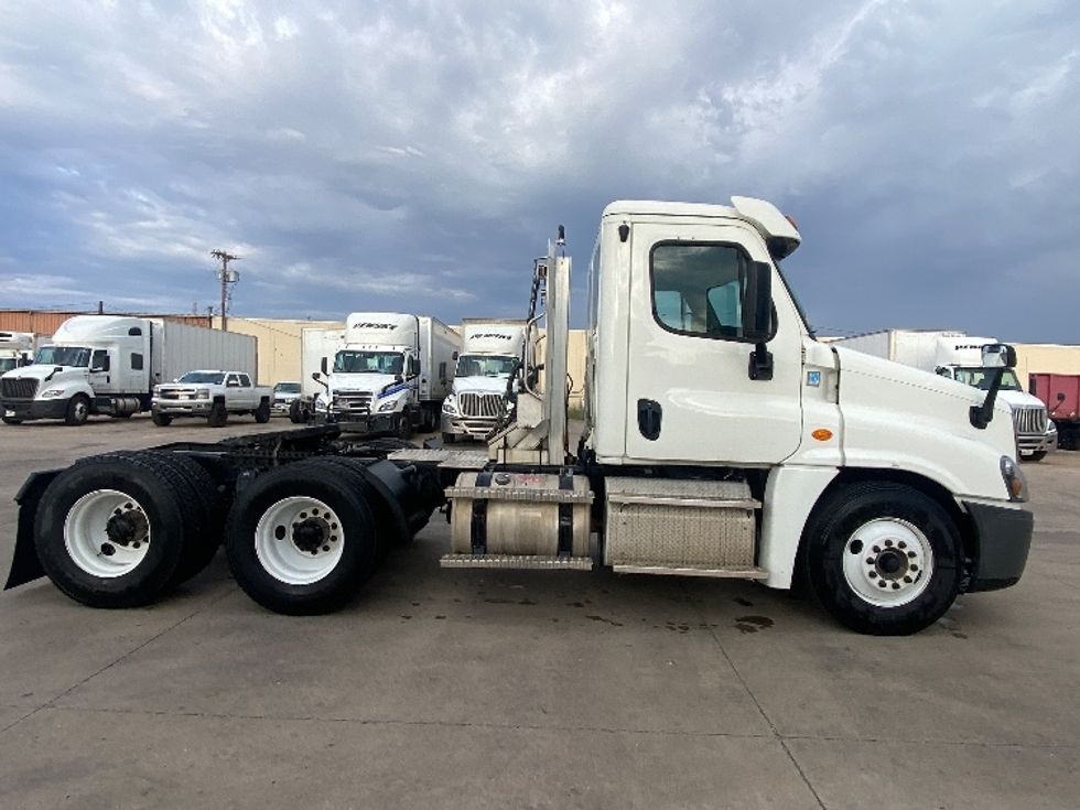 Day Cab Tractor-Heavy Duty Tractors-Freightliner-2019-Cascadia 12564ST-Lubbock-TX-294,309\n\t\tmiles-$ 43,750 - Image 8