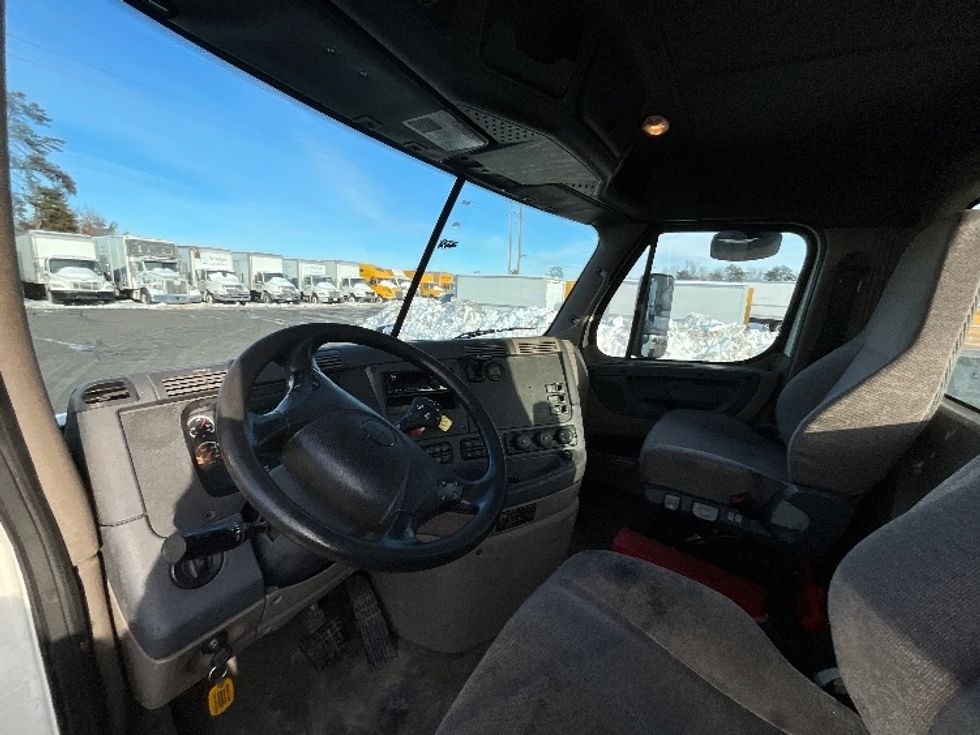 Day Cab Tractor-Heavy Duty Tractors-Freightliner-2019-Cascadia 12564ST-Manassas-VA-218,727\n\t\tmiles-$ 44,250 - Image 10