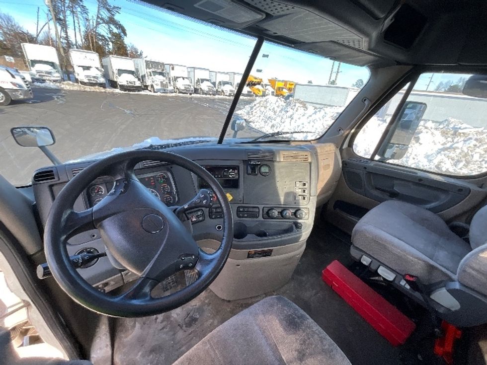 Day Cab Tractor-Heavy Duty Tractors-Freightliner-2019-Cascadia 12564ST-Manassas-VA-218,727\n\t\tmiles-$ 44,250 - Image 11