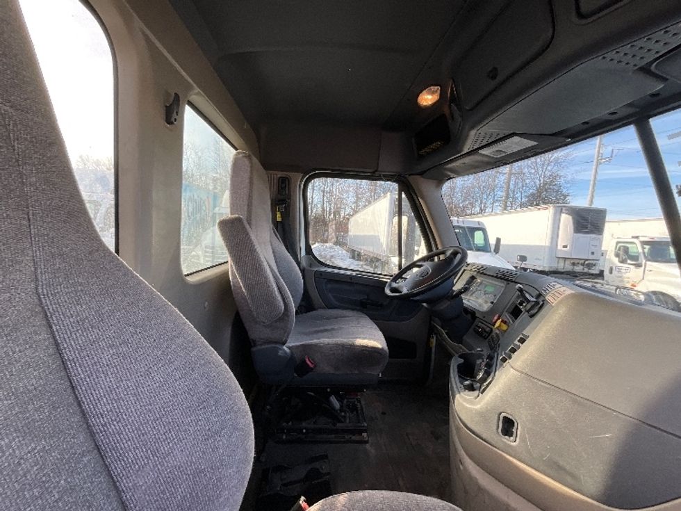 Day Cab Tractor-Heavy Duty Tractors-Freightliner-2019-Cascadia 12564ST-Manassas-VA-218,727\n\t\tmiles-$ 44,250 - Image 14