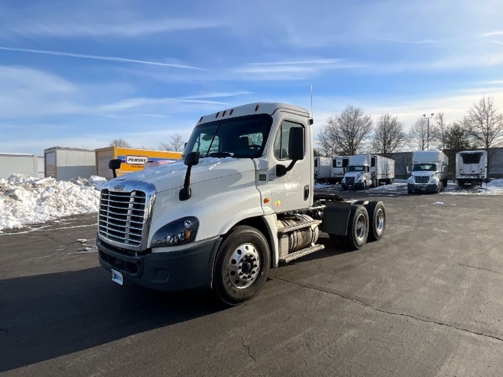 Day Cab Tractor-Heavy Duty Tractors-Freightliner-2019-Cascadia 12564ST-Manassas-VA-218,727\n\t\tmiles-$ 44,250 - Image 3