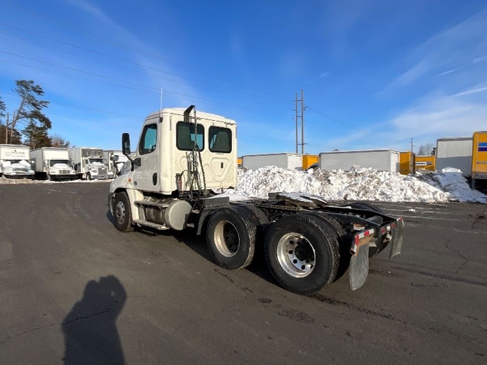 Day Cab Tractor-Heavy Duty Tractors-Freightliner-2019-Cascadia 12564ST-Manassas-VA-218,727\n\t\tmiles-$ 44,250 - Image 5