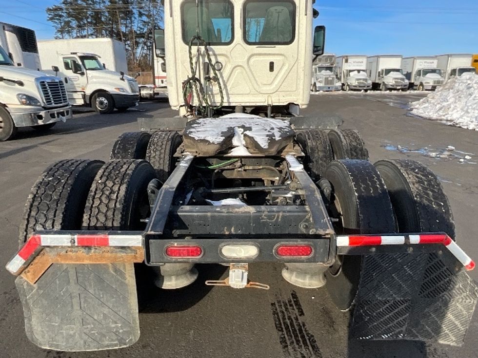 Day Cab Tractor-Heavy Duty Tractors-Freightliner-2019-Cascadia 12564ST-Manassas-VA-218,727\n\t\tmiles-$ 44,250 - Image 6
