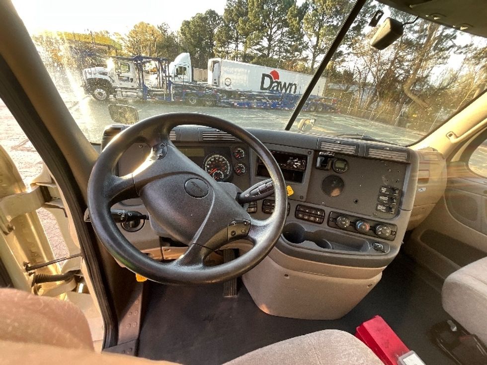 Day Cab Tractor-Heavy Duty Tractors-Freightliner-2019-Cascadia 12564ST-Mebane-NC-393,391\n\t\tmiles-$ 35,750 - Image 11