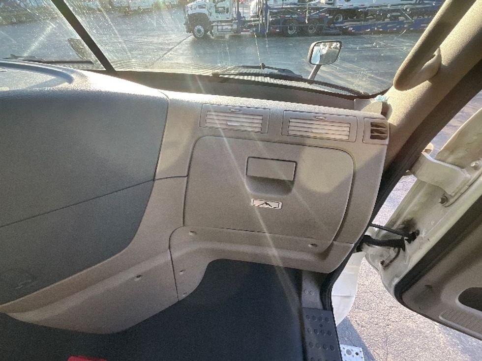 Day Cab Tractor-Heavy Duty Tractors-Freightliner-2019-Cascadia 12564ST-Mebane-NC-393,391\n\t\tmiles-$ 35,750 - Image 13