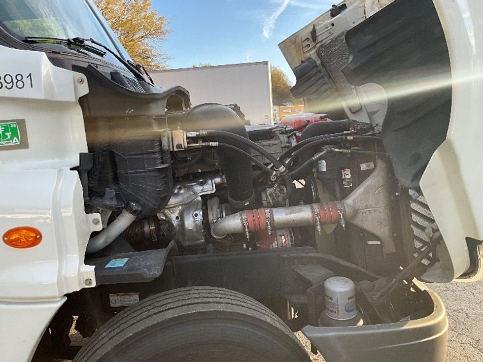 Day Cab Tractor-Heavy Duty Tractors-Freightliner-2019-Cascadia 12564ST-Mebane-NC-393,391\n\t\tmiles-$ 35,750 - Image 15