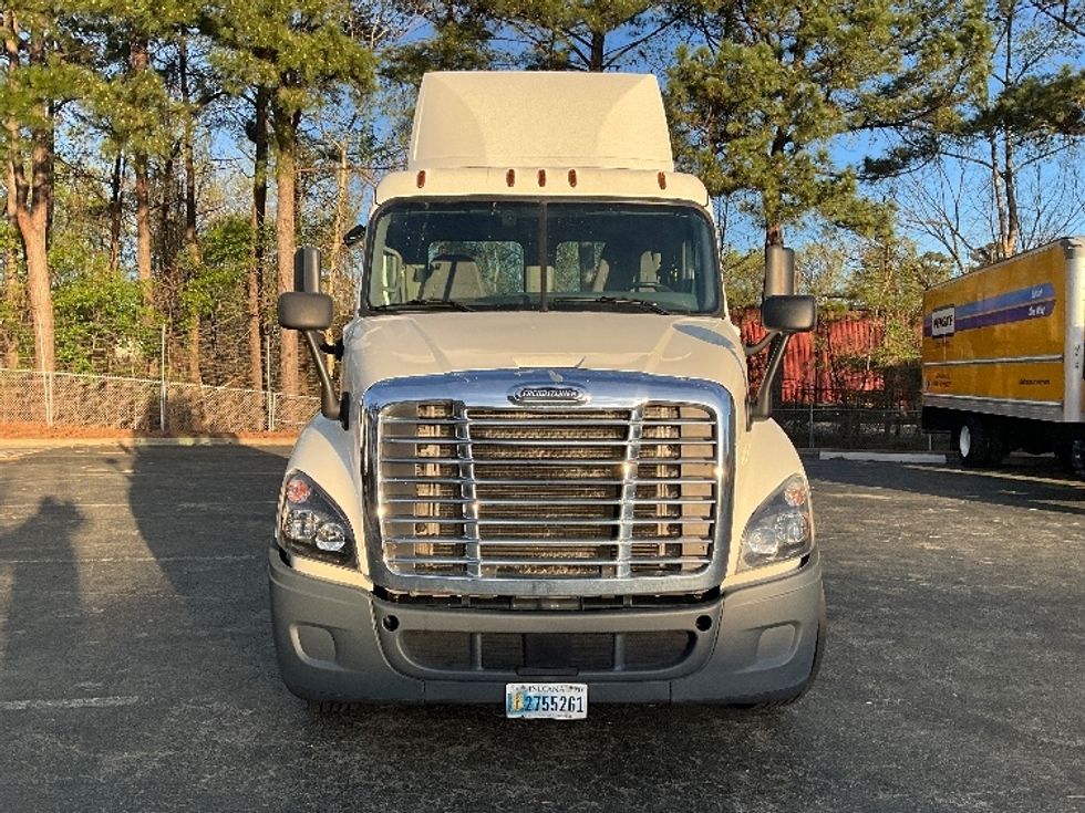 Day Cab Tractor-Heavy Duty Tractors-Freightliner-2019-Cascadia 12564ST-Mebane-NC-393,391\n\t\tmiles-$ 35,750 - Image 2