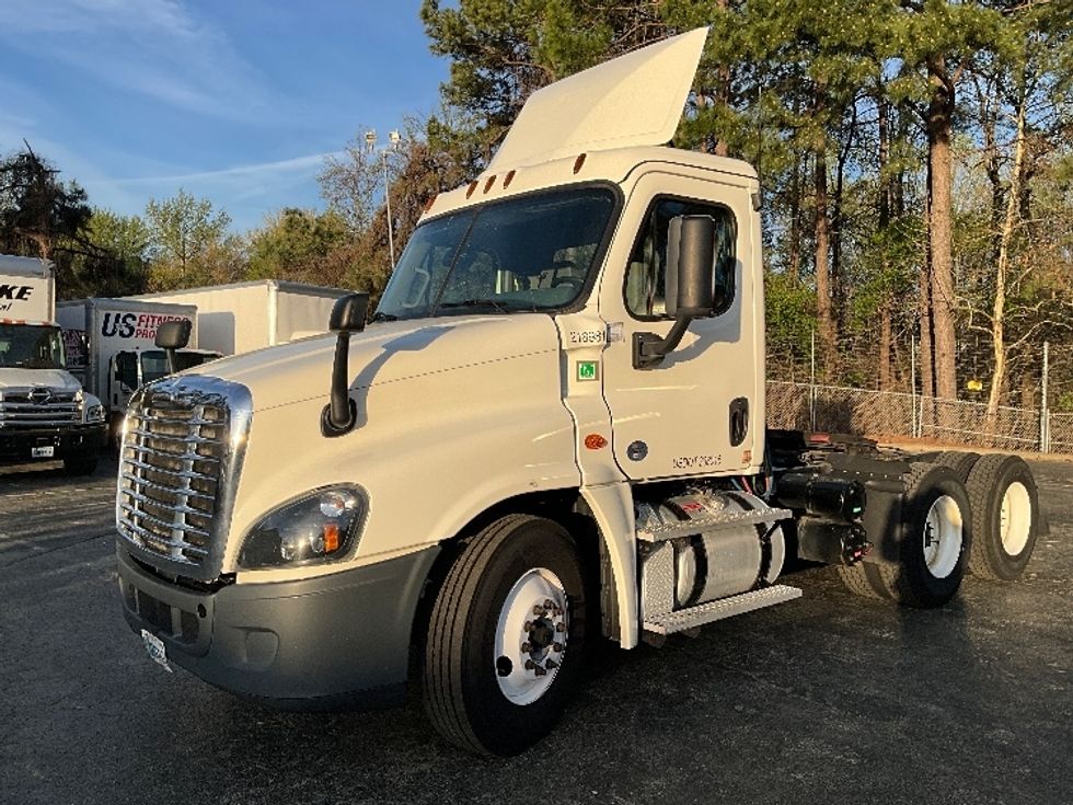 Day Cab Tractor-Heavy Duty Tractors-Freightliner-2019-Cascadia 12564ST-Mebane-NC-393,391\n\t\tmiles-$ 35,750 - Image 3