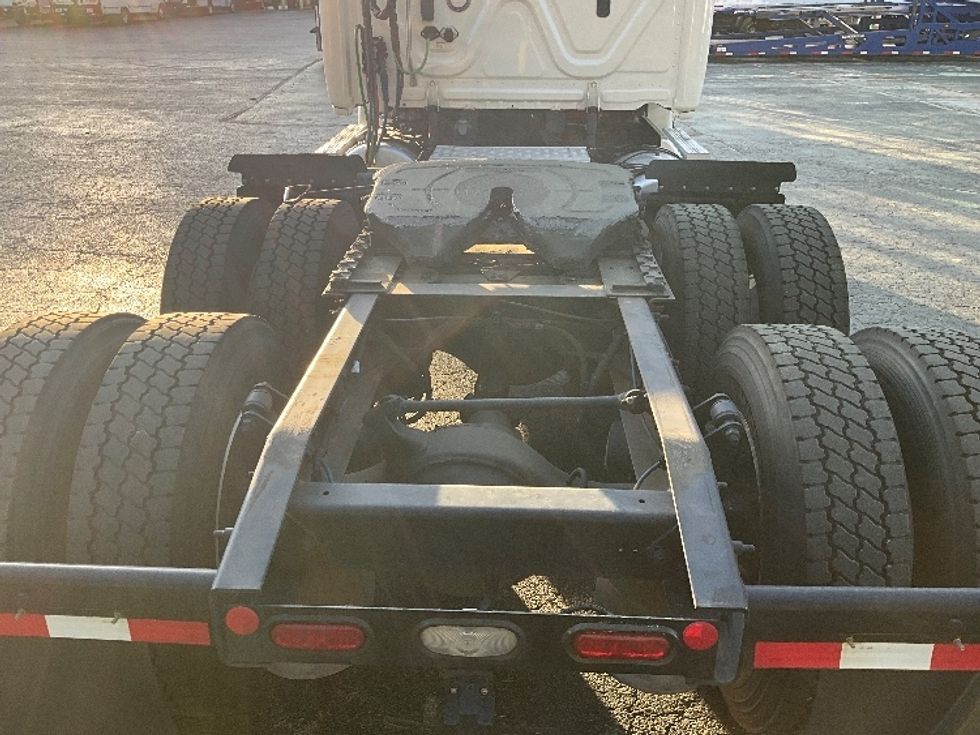 Day Cab Tractor-Heavy Duty Tractors-Freightliner-2019-Cascadia 12564ST-Mebane-NC-393,391\n\t\tmiles-$ 35,750 - Image 6