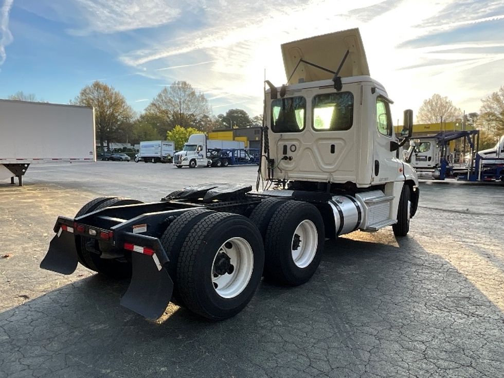 Day Cab Tractor-Heavy Duty Tractors-Freightliner-2019-Cascadia 12564ST-Mebane-NC-393,391\n\t\tmiles-$ 35,750 - Image 7