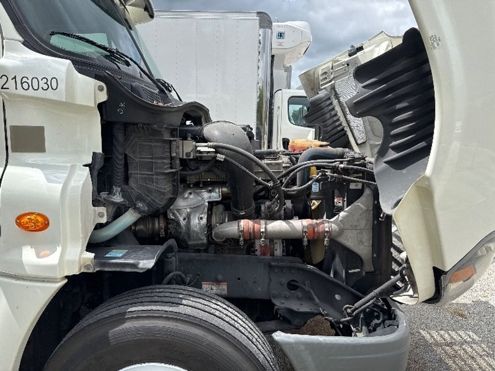 Day Cab Tractor-Heavy Duty Tractors-Freightliner-2019-Cascadia 12564ST-Medley-FL-238,517\n\t\tmiles-$ 48,250 - Image 15