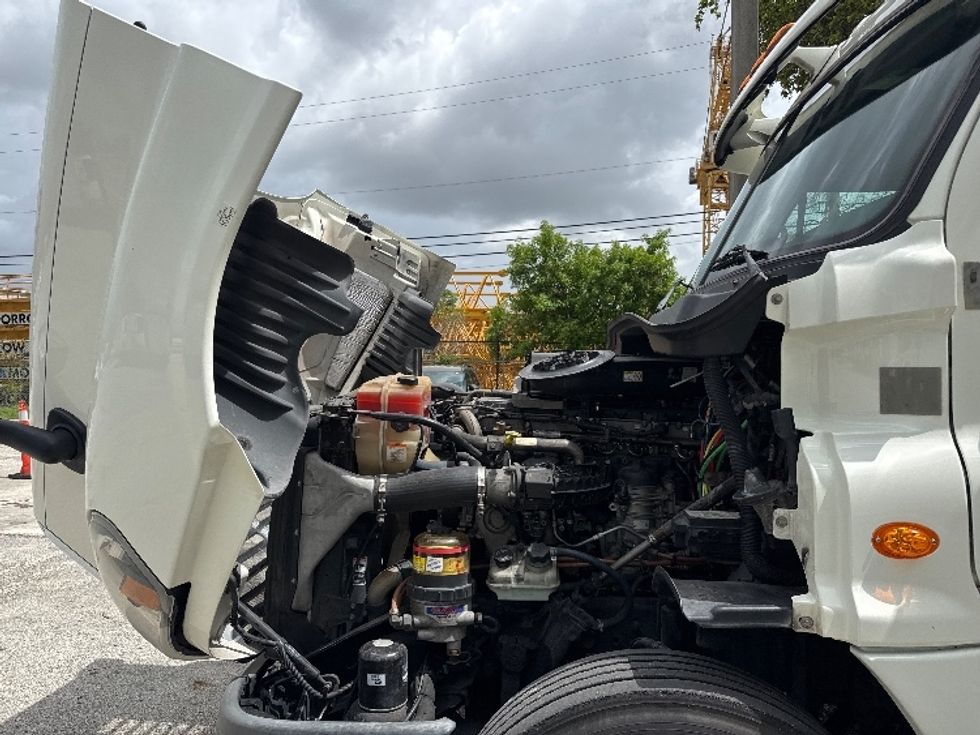 Day Cab Tractor-Heavy Duty Tractors-Freightliner-2019-Cascadia 12564ST-Medley-FL-238,517\n\t\tmiles-$ 48,250 - Image 16