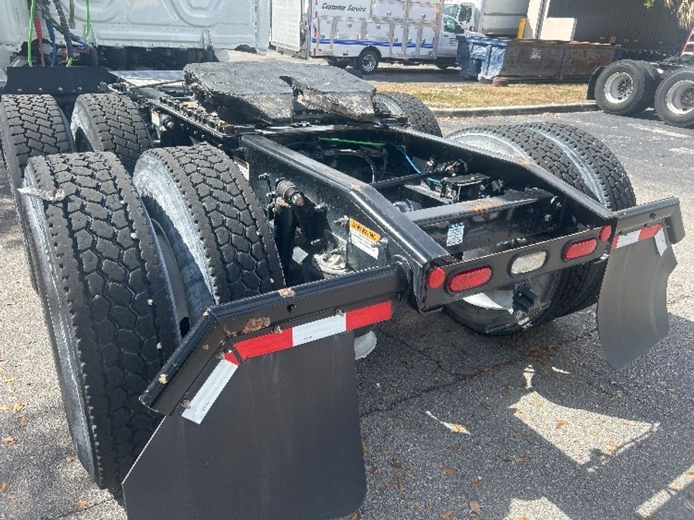 Day Cab Tractor-Heavy Duty Tractors-Freightliner-2019-Cascadia 12564ST-Medley-FL-493,569\n\t\tmiles-$ 34,750 - Image 19
